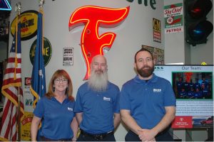 Image of Office and Counter Staff in lobby of Ross Tire & Service in Lafayette, LA
